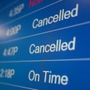 Un sistema de visualización de información de vuelo muestra los horarios de salida en el Aeropuerto Nacional Ronald Reagan de Washington (Estados Unidos), el 27 de diciembre de 2021 en Arlington, Virginia. Foto: Moneymaker / Getty Images / AFP
Anna Moneymaker / GETTY IMAGES NORTEAMÉRICA / Getty Images vía AFP