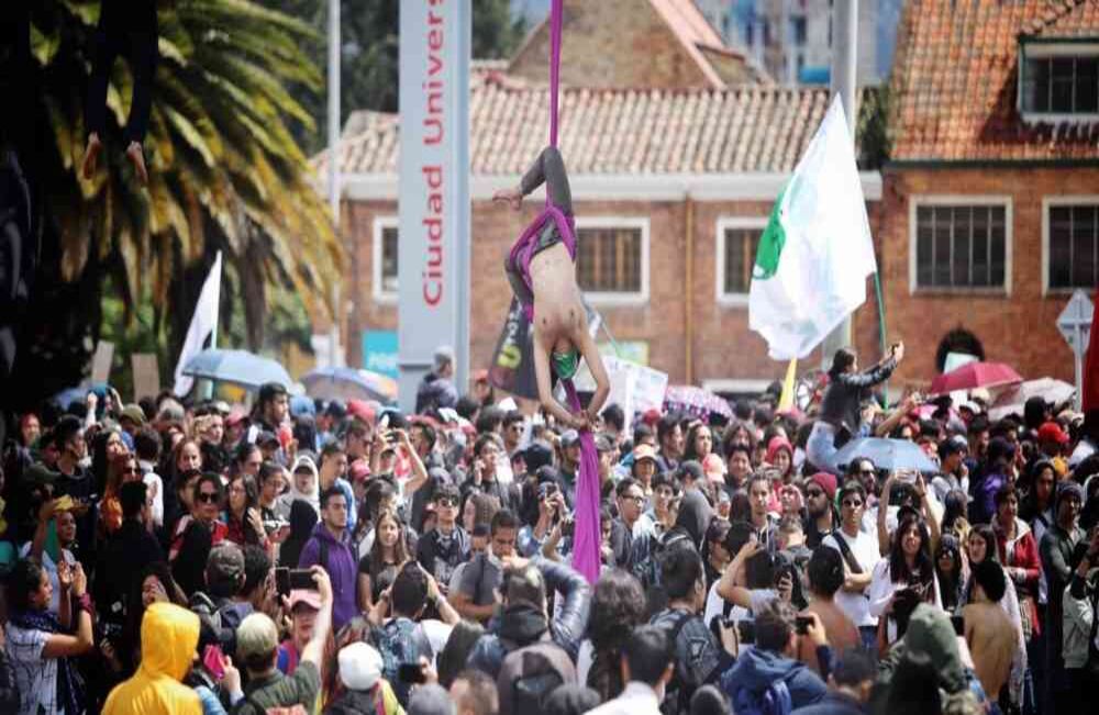 En muchos lugares de Bogotá se vivió una verdadera fiesta. Foto: Diana Rey Melo / SEMANA.