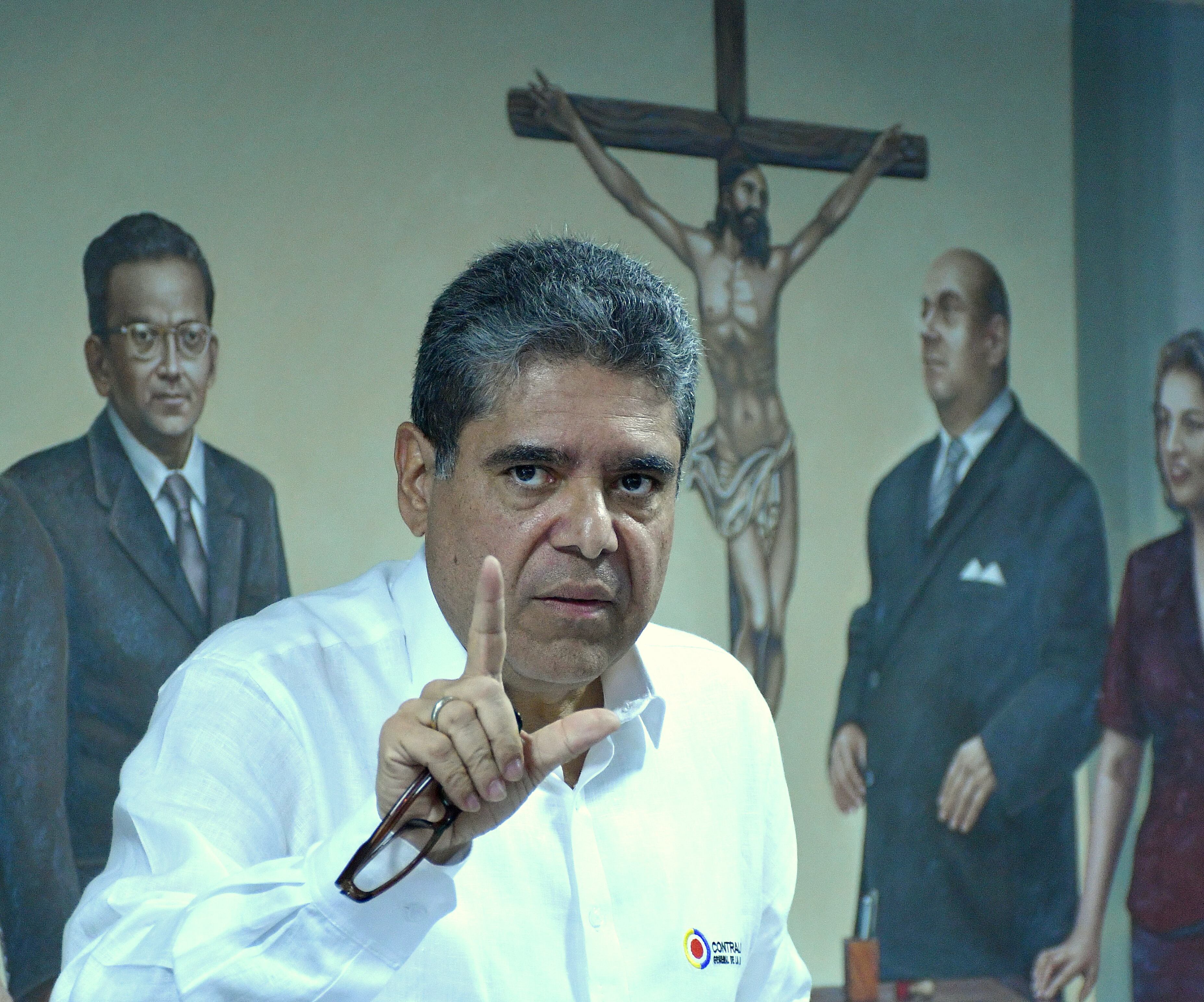 La Contraloría General de la República (CGR) reveló que ya tiene la lupa puesta sobre el proceso del alumbrado público de Cali, que fue recientemente firmado a dos oferentes por más de $ 93.000 millones, en un proceso de contratación que estuvo lleno de cuestionamientos en la ciudad por supuesto amaño para favorecer a unos proponentes específicos.  Fotos Raúl Palacios. El Pais.