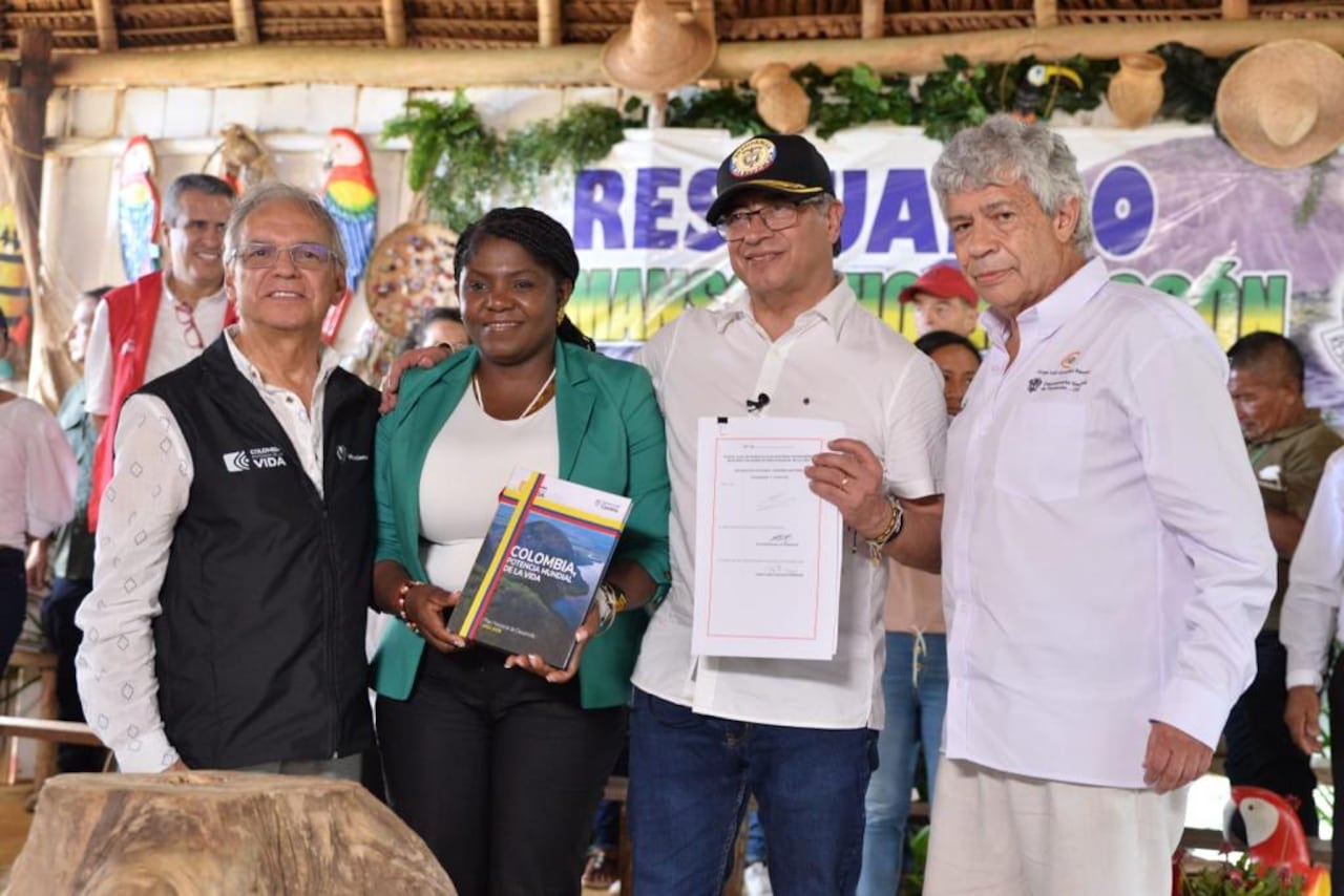 Desde la selva del Guainía, el presidente Petro sanciona el Plan Nacional de Desarrollo.