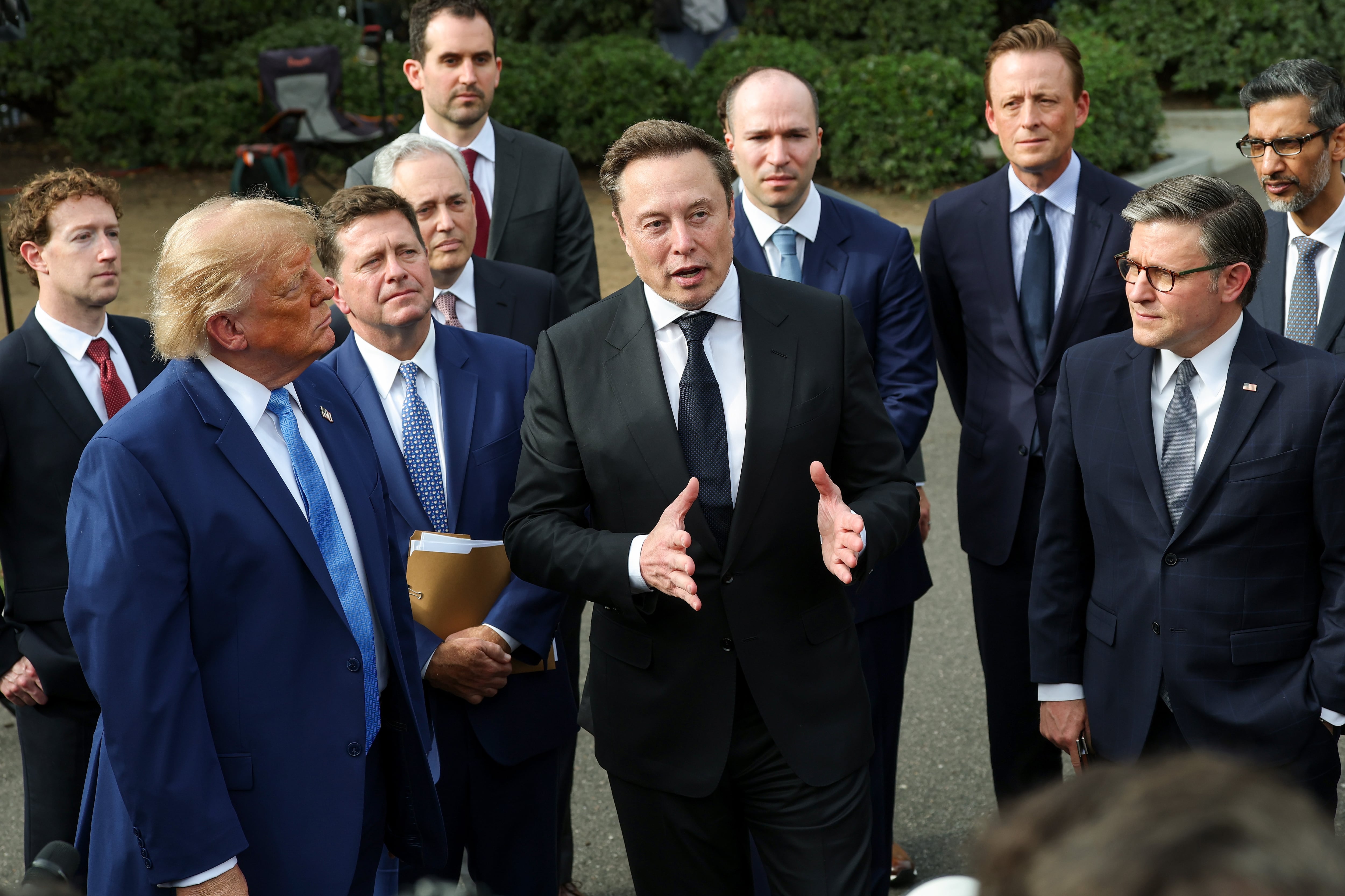 El presidente Trump se reúne con ejecutivos de IA en la Casa Blanca.