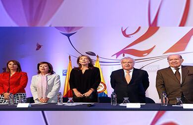 Griselda Janeth Restrepo, María Cristina Trujillo, María Clemencia Rodríguez de Santos, Luis Gonzalo Giraldo y Gustavo Serpa Mendoza.