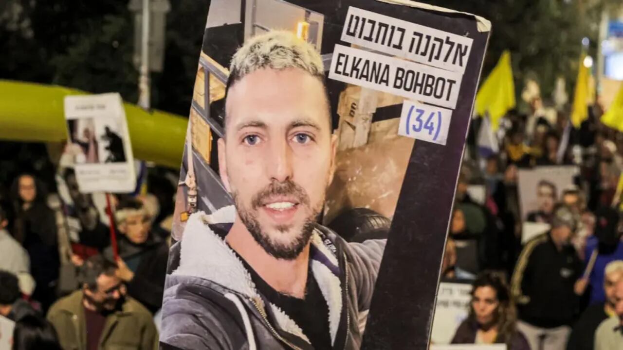 Canciller de Colombia exige la liberación de Elkana Bohbot tras video de prueba de supervivencia.