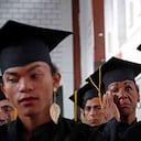 Ulises Medina se conmueve durante el discurso de graduación. Foto: León Darío Peláez/ SEMANA