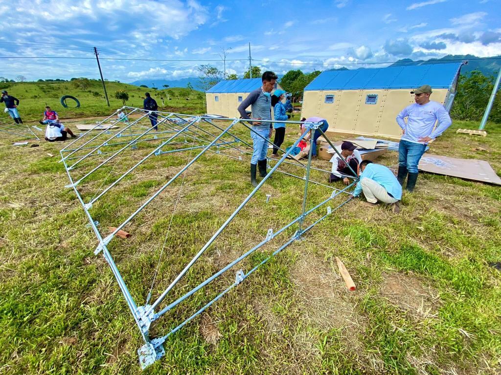 el desplazamiento terrestre será liderado por la Defensoría del Pueblo, que estará al inicio y al final de la caravana, y estará acompañado permanentemente por la Misión de Verificación de la ONU en Colombia y la Misión de Apoyo al Proceso de Paz en Colombia de la Organización de los Estados Americanos (OEA),