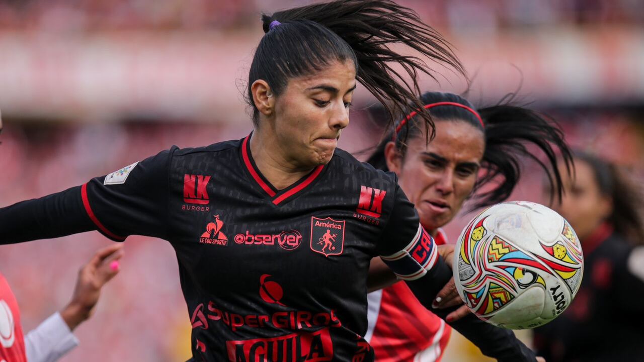 Imagen del partido de ida de la Final de la Liga Femenina 2023, entre Independiente Santa Fe y América de Cali, en el estadio El Campín de Bogotá.