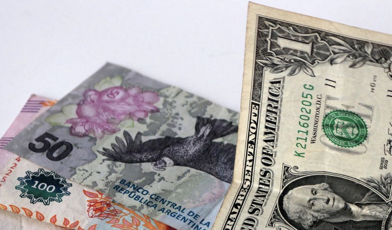 El dólar blue se está tomando Argentina y su precio está por las nubes.