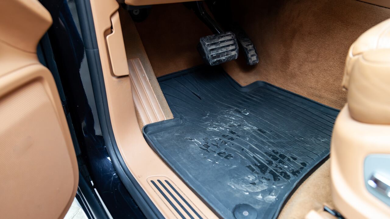 El cuidado y aseo es calve para evitar que el piso del carro termine con oxido y corrosión.