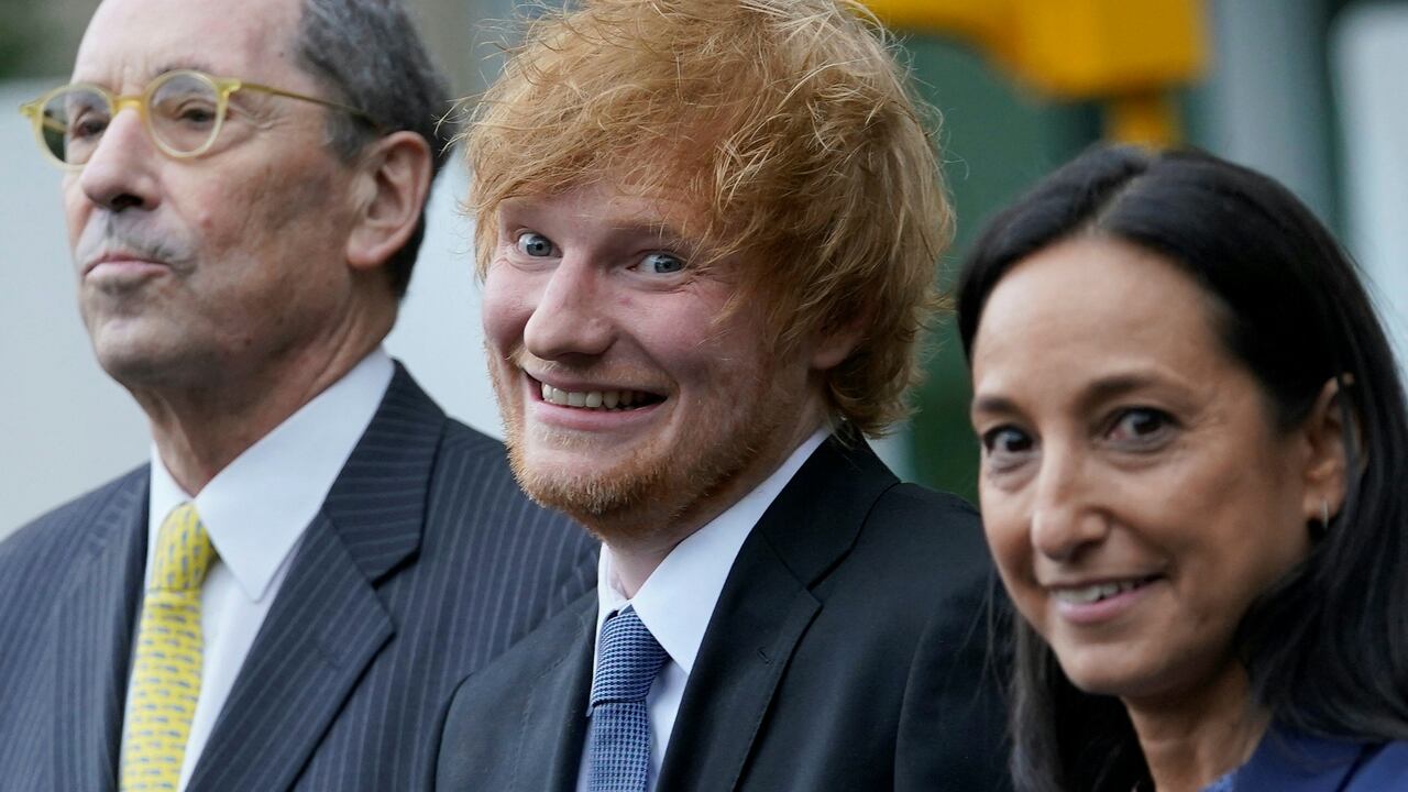 A pesar de la controversia reciente respecto al juicio por plagio que enfrenta, el cantante británico Ed Sheeran planea lanzar su nuevo disco durante esta semana.
(Photo by TIMOTHY A. CLARY / AFP)