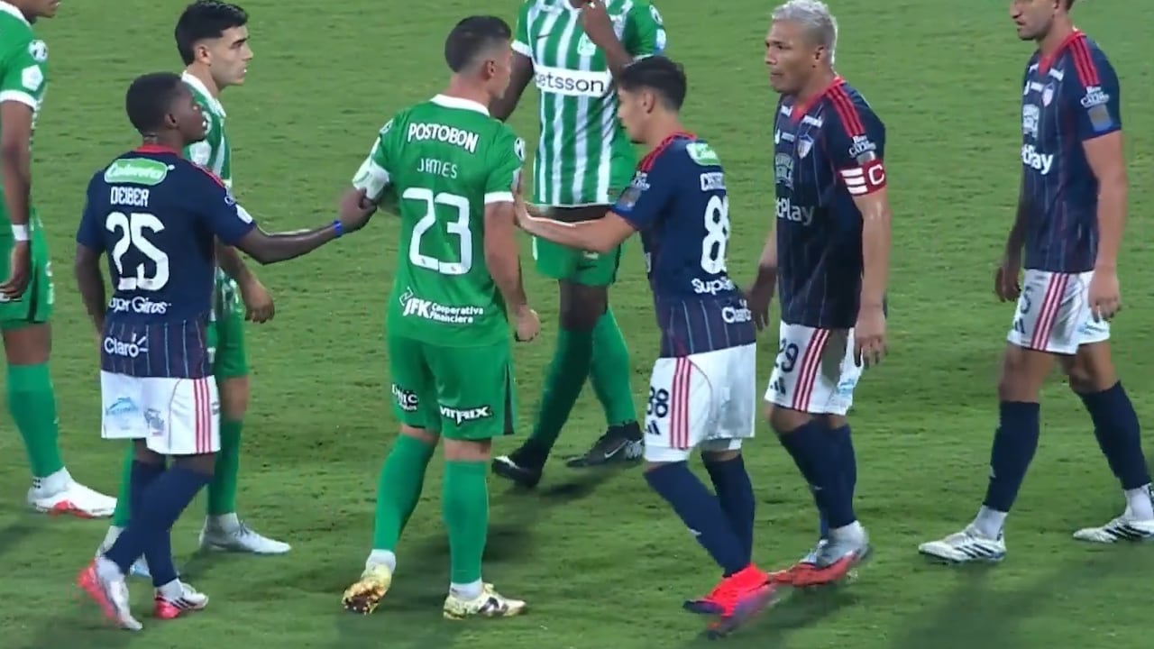 Momento del choque de James con Teófilo.