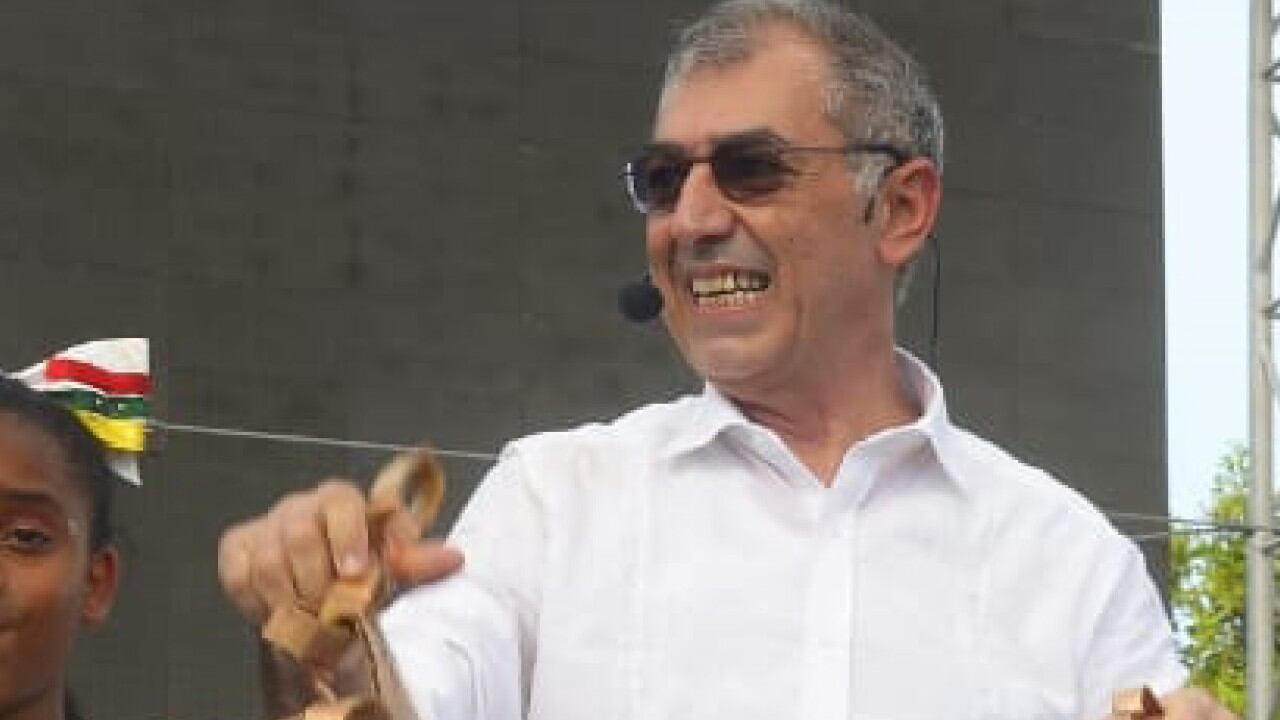 Por su viaje a Egipto ha recibido varias críticas, luego que la ciudad parece tener una crisis de movilidad.