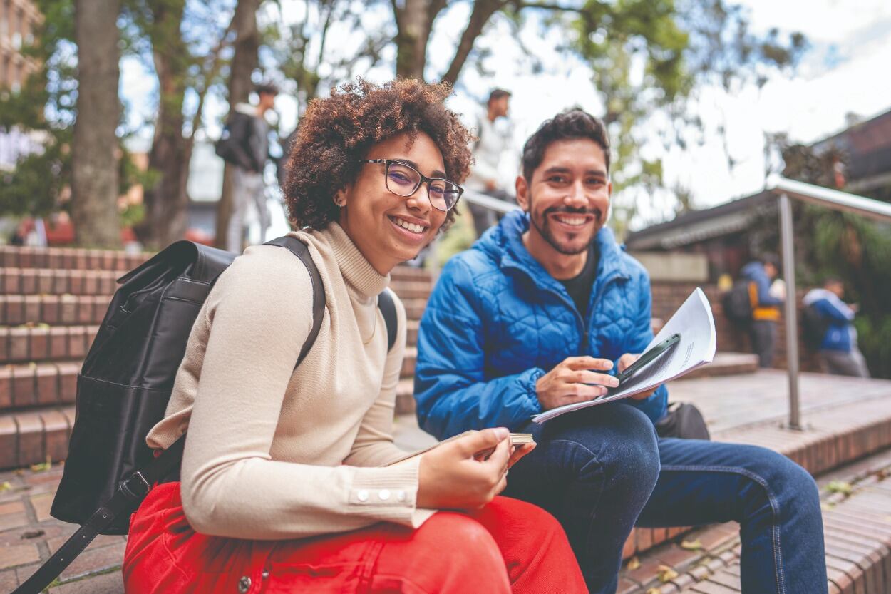 Edúcate con Coomeva cuenta con más de 100 convenios con instituciones de educación, básica, media, superior y de idiomas a nivel nacional.