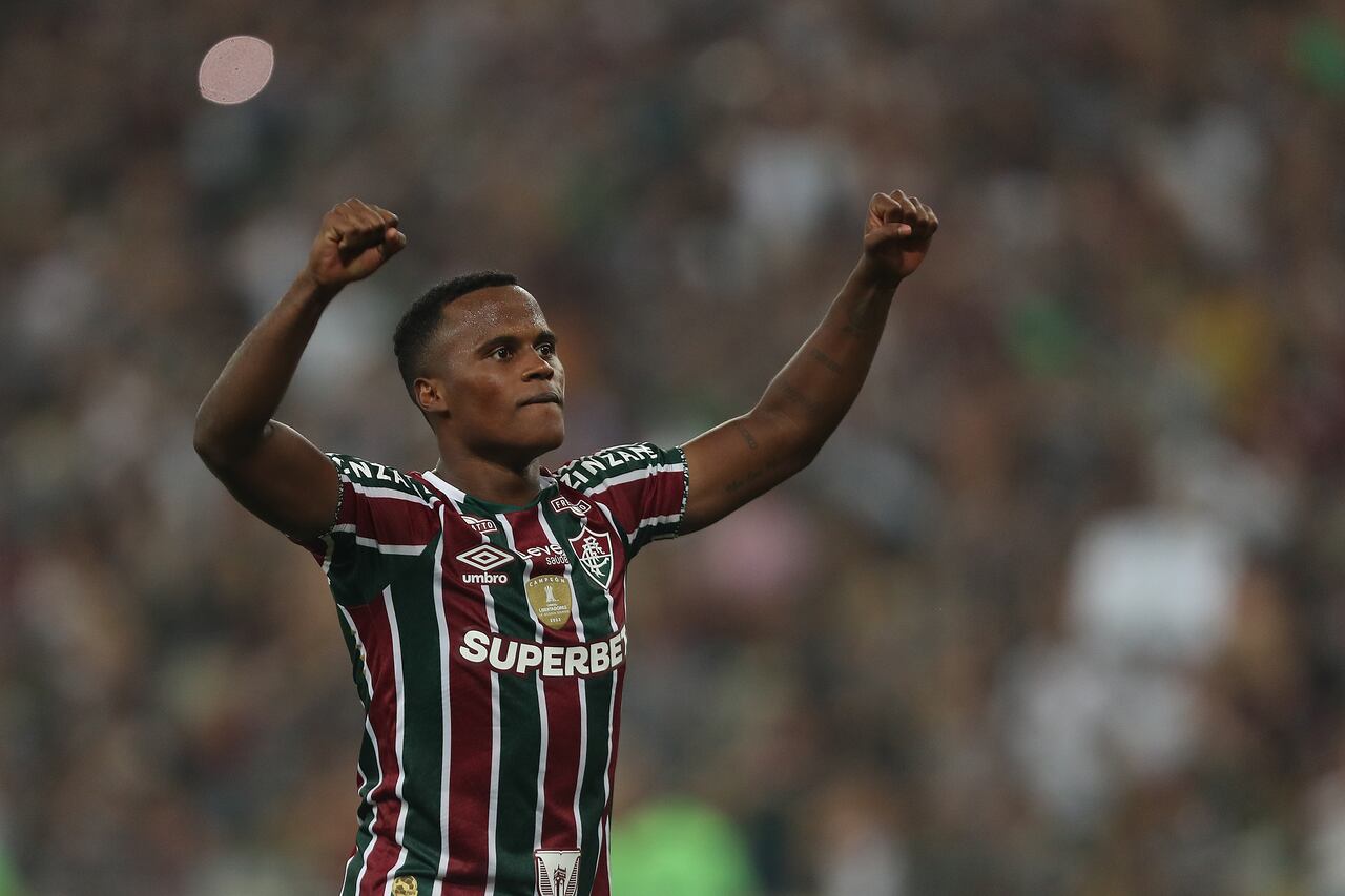 RIO DE JANEIRO, BRAZIL - AUGUST 20: Jhon Arias of Fluminense celebrates winning the match at the end of the Copa CONMEBOL Libertadores match between Fluminense and Gremio at Maracana Stadium on August 20, 2024 in Rio de Janeiro, Brazil. (Photo by Wagner Meier/Getty Images)