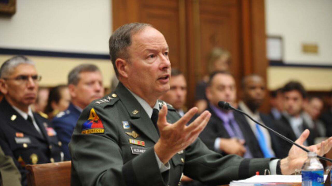 El general Keith Alexander es la cabeza del comando del Pentágono encargado de defender a Estados Unidos de los ciberataques.