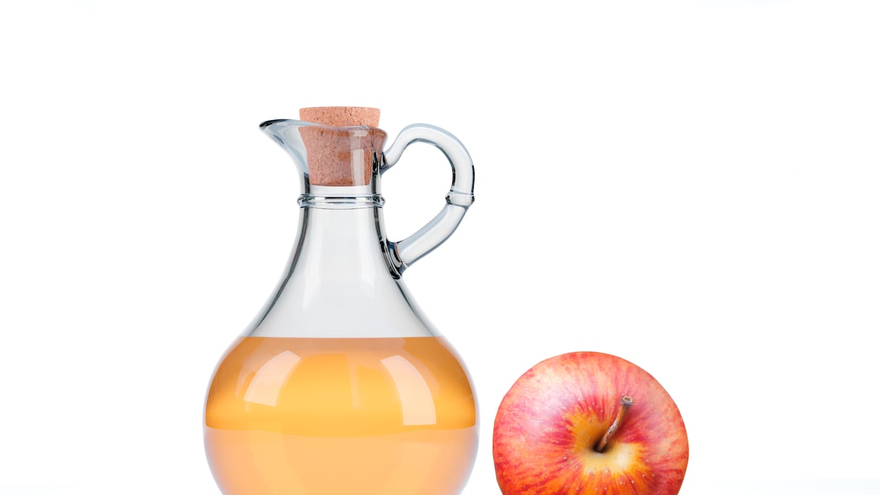 El vinagre de manzana es una gran opción para combatir los gases.