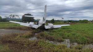 La avioneta que transportaba al candidato y a su equipo de trabajo, se quedó sin frenos, perdió el control y terminó por fuera de la pista del aeródromo