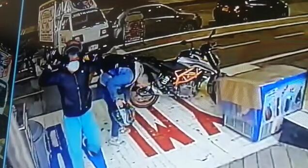 Cayeron alias Chuki y ‘Gomelo’, señalados de asesinar a un policía en medio de un robo cuando caminaba para su casa