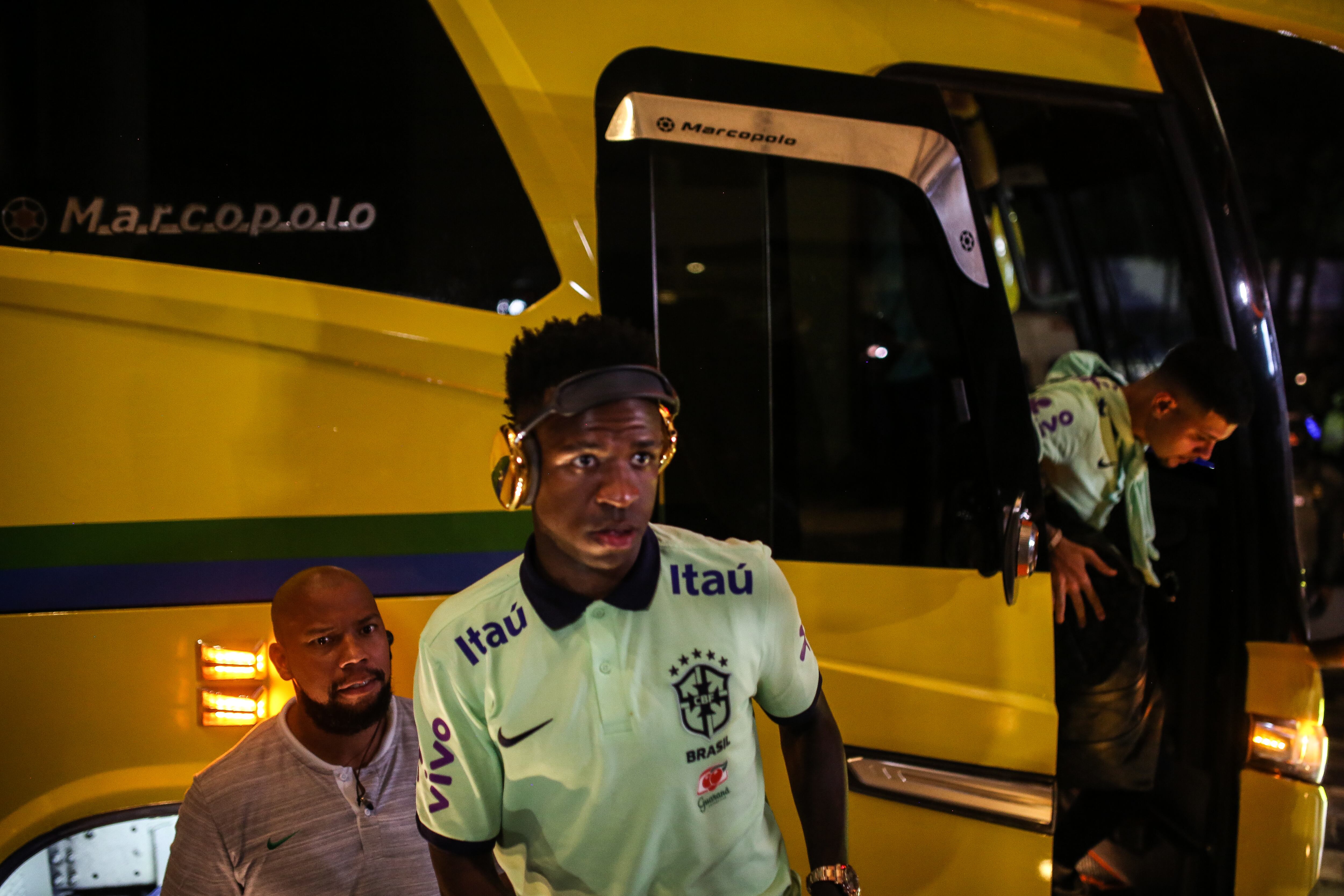 Llegada de selección de futbol de brasil a Barranquilla para el partido por eliminatorias al mundial contra Colombia