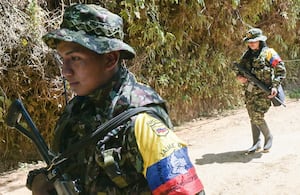 Las disidencias en Jamundí crearon una especie de república independiente, donde realizan retenes ilegales, tienen a la población carnetizada e instrumentalizada para atacar a la fuerza pública y expropian haciendas y grandes terrenos privados.