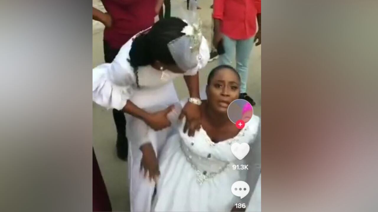 El novio dejó a su prometida en el altar, al enterarse de que tenía cuatro hijos.