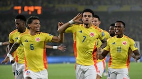 Colombia's forward #07 Luis Diaz (2nd-R) celebrates with teammates midfielder #06 Richard Rios and forward #11 Jhon Arias after scoring his team first goal during the 2026 FIFA World Cup South American qualifiers football match between Colombia and Paraguay at the Metropolitano Roberto Melendez stadium in Barranquilla, Colombia, on March 25, 2025. (Photo by Luis ACOSTA / AFP)