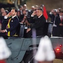 Abelardo De La Espriella en medio de los honores militares tras posesionarse como presidente de Colombia.