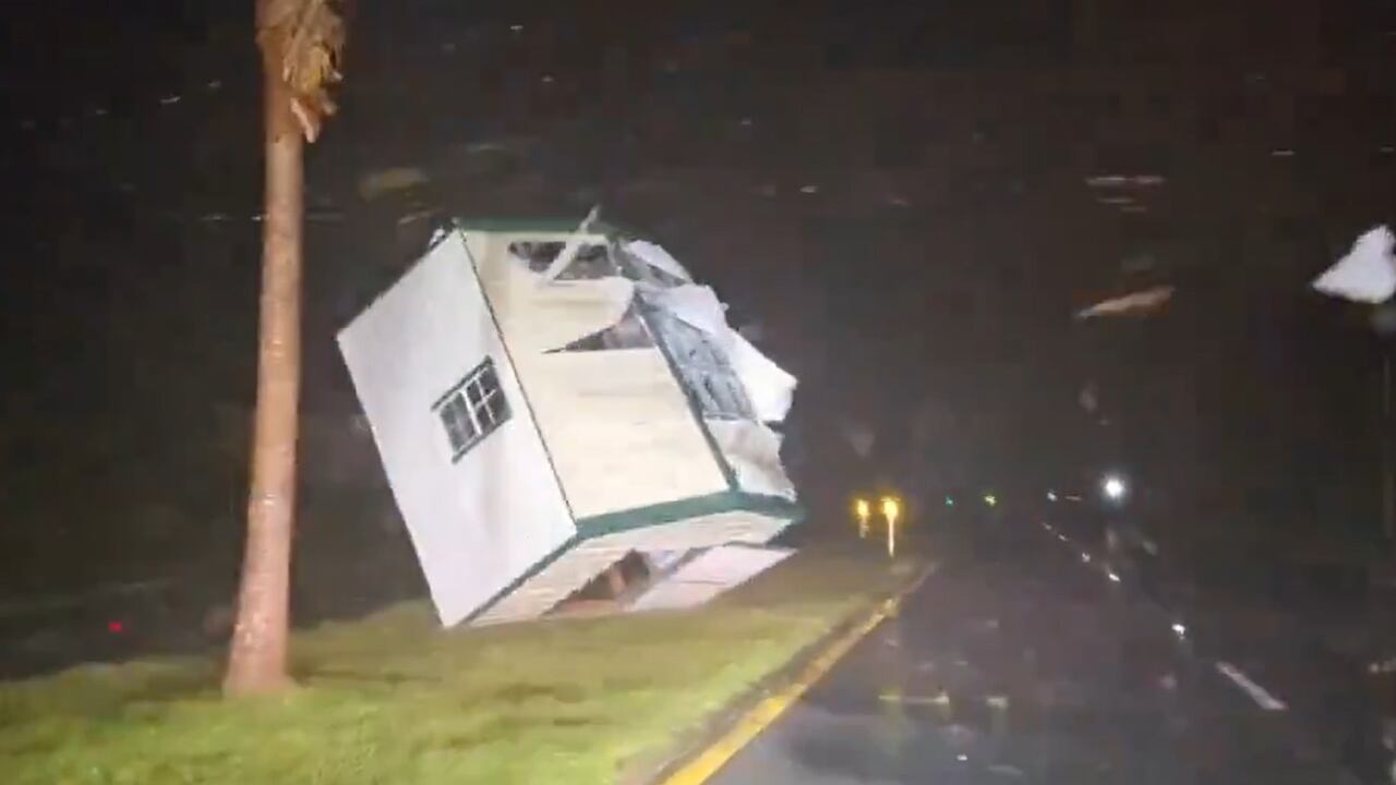 Los meteorólogos también advirtieron sobre la posibilidad de tornados, vientos perjudiciales y deslaves. Foto: redes sociales