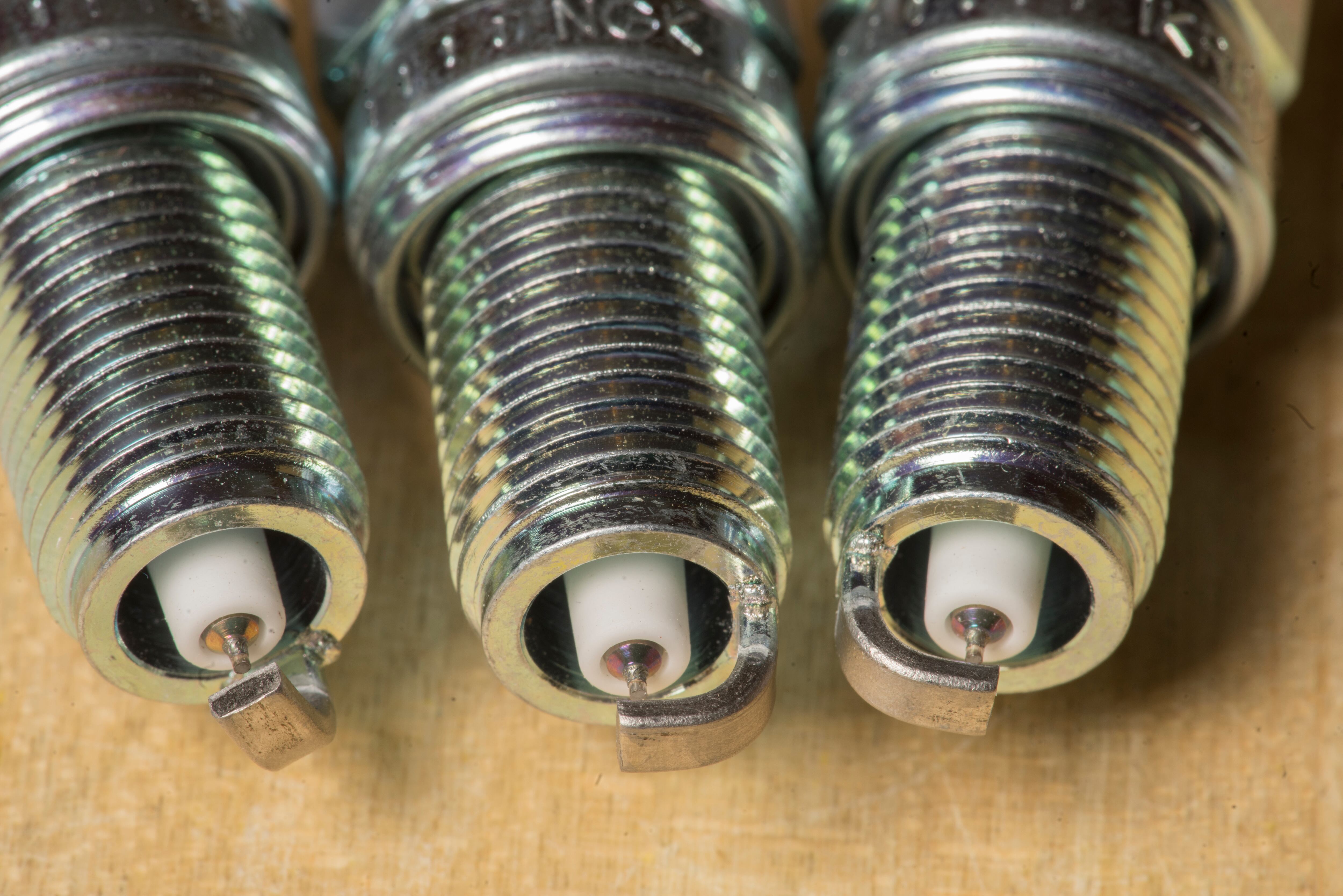 Las bujías son componentes esenciales para el óptimo funcionamiento de los carros con motores de combustión.