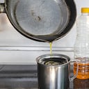El hábito en la cocina que afecta las tuberías y el medio ambiente sin que muchos lo sepan.