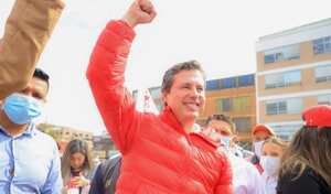 El hijo de Luis Carlos Galán cerró campaña en la plaza donde perdió la vida su padre