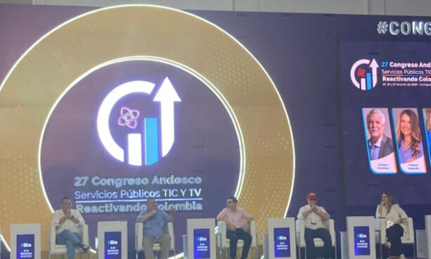 Precandidatos presidenciales en Congreso de Andesco 2025