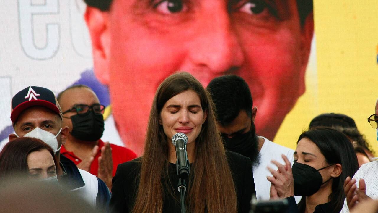 Camila Fabri asegura que el estado de salud de su esposo, Álex Saab, sigue deteriorándose.