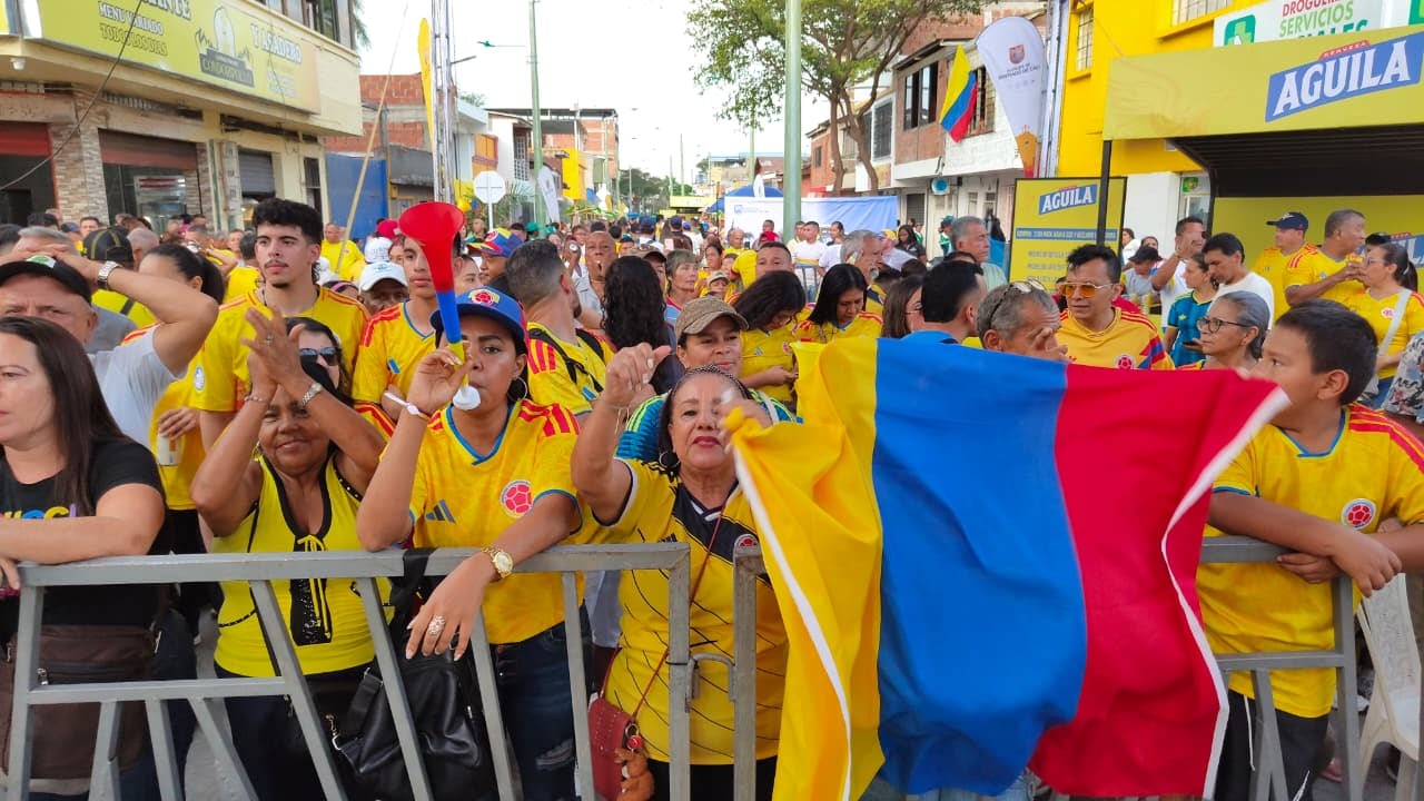 Hinchas de la Selección Colombia se reunieron en el Barrio Obrero de Cali para seguir en pantalla gigante el duelo frente a Portugal, en medio de un ambiente de música, baile y optimismo por la Tricolor.