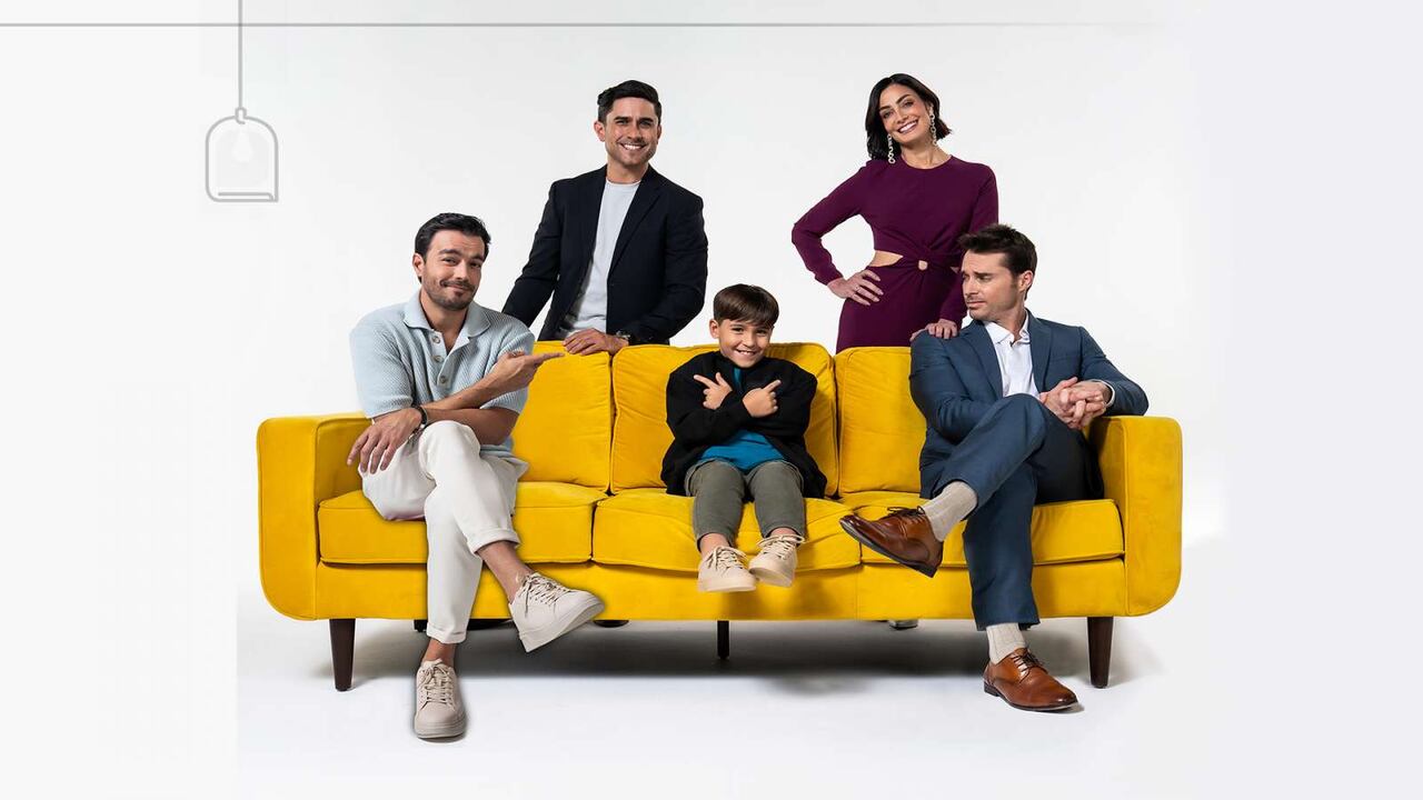 'Padres', protagonizada por Luciano D'Alessandro (abajo izquierda), Rodolfo Salas (abajo derecha), Dayanara Torres (arriba derecha) y Marcos Carlos (arriba izquierda).