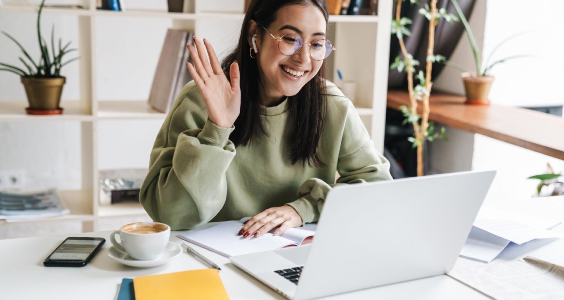 Imagen recurso mujer joven con ordenador portatil
COMUNIDAD DE MADRID
(Foto de ARCHIVO)
20/3/2021