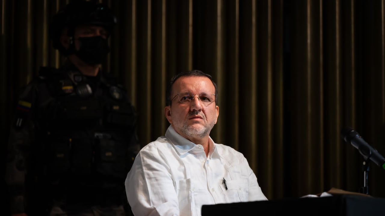 Alias Macaco fue invitado a Bogotá por la Cancillería.