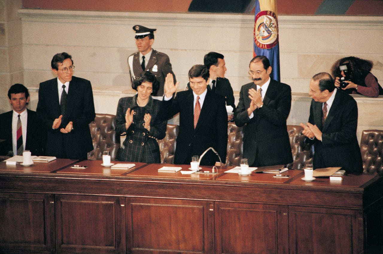 ASAMBLEA CONSTITUYENTE: Aspectos,  Clausura, mesa directiva.
Ed. 1109 p. 35    Ed. 1178 p. 96
Foto:Lope Medina   Jul 91