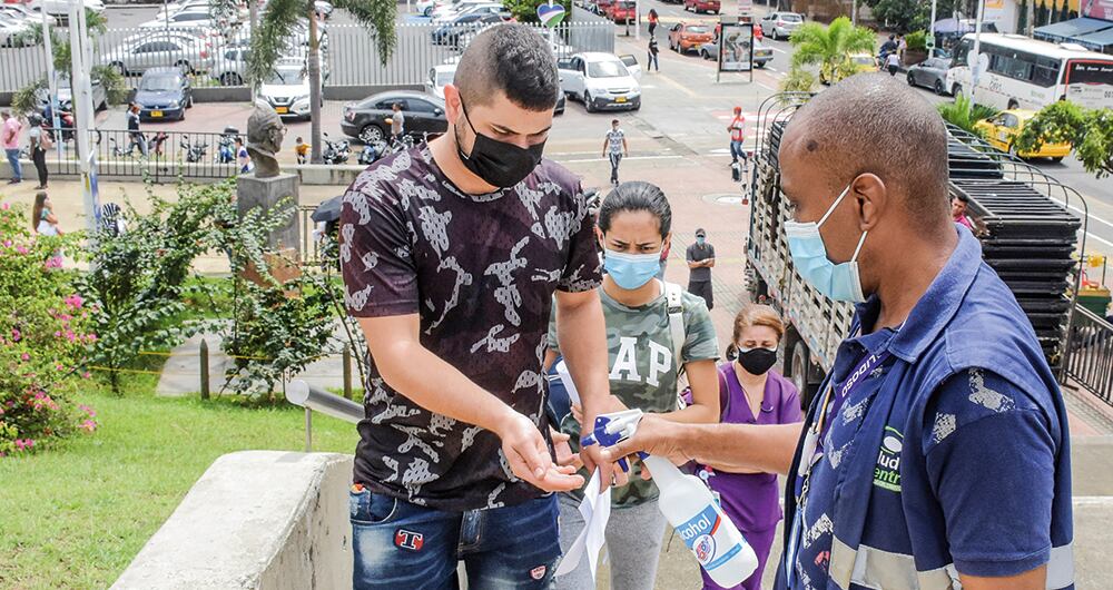 Los médicos vuelven a sortear situaciones adversas por la pandemia. 
