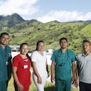 La brigada está conformada por Jonathan Chicaiza, odontólogo y coordinador del equipo; Neila España, nutricionista; Tatiana Rodríguez, auxiliar de vacunación; Edwin Arévalo, coordinador médico del Hospital Ricaurte, y Mario Nastacuaz, traductor.