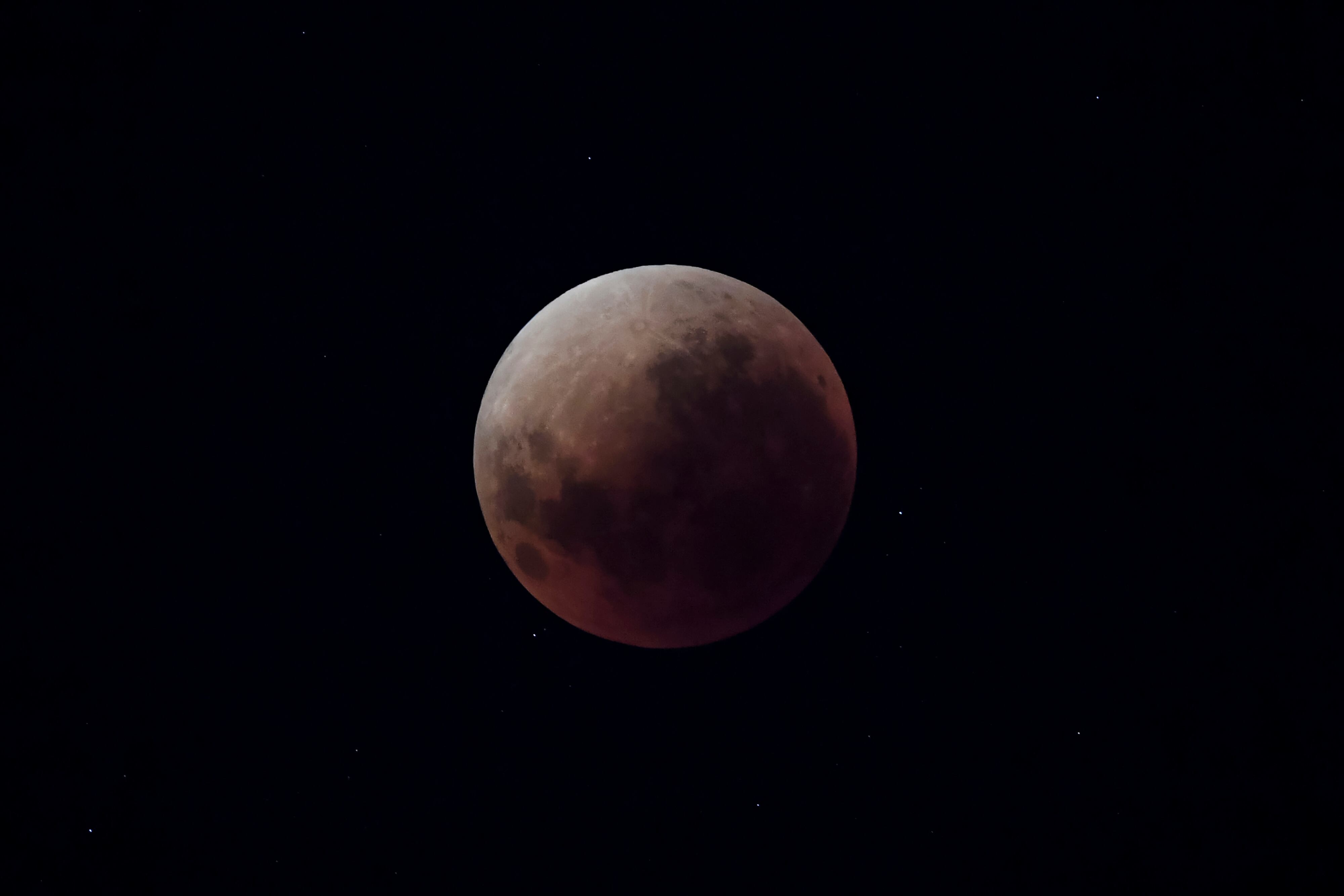 La luna de sangre vista desde el observatorio de Buenos Aires.
