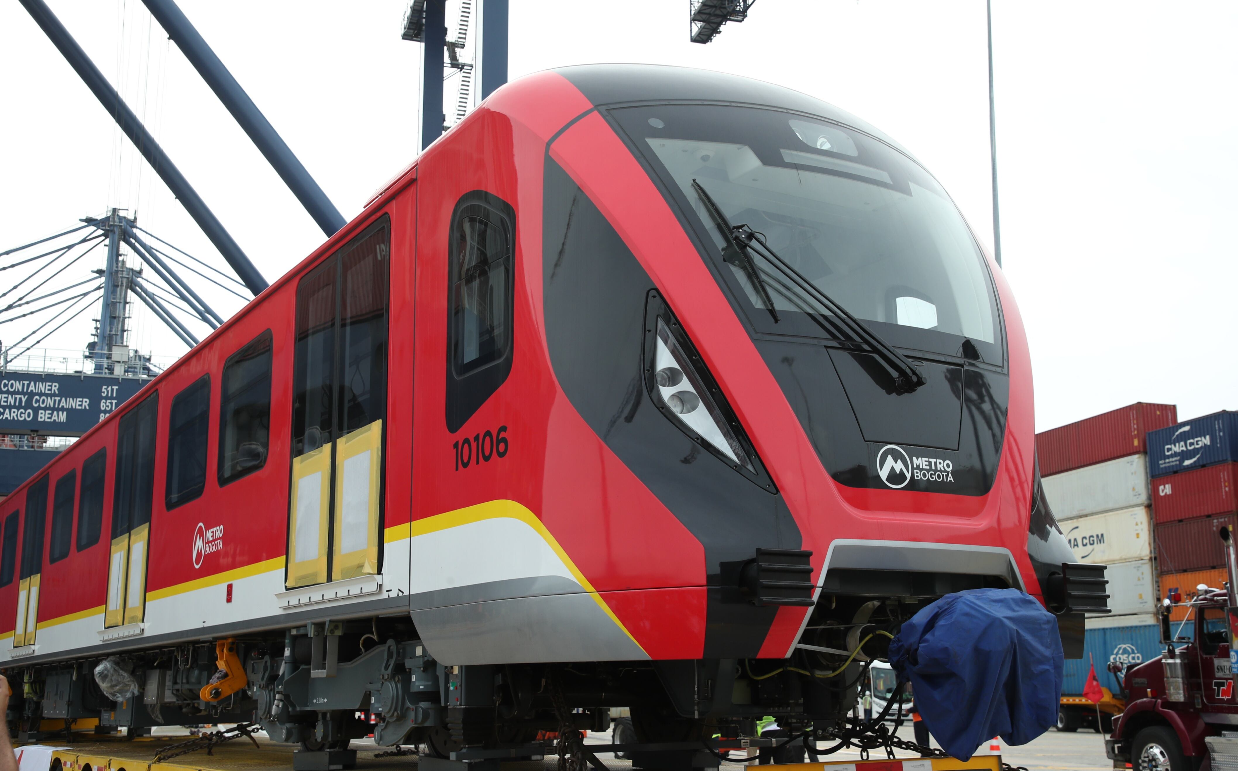 Llegada de los vagones del metro de Bogotá, al puerto de Cartagena.