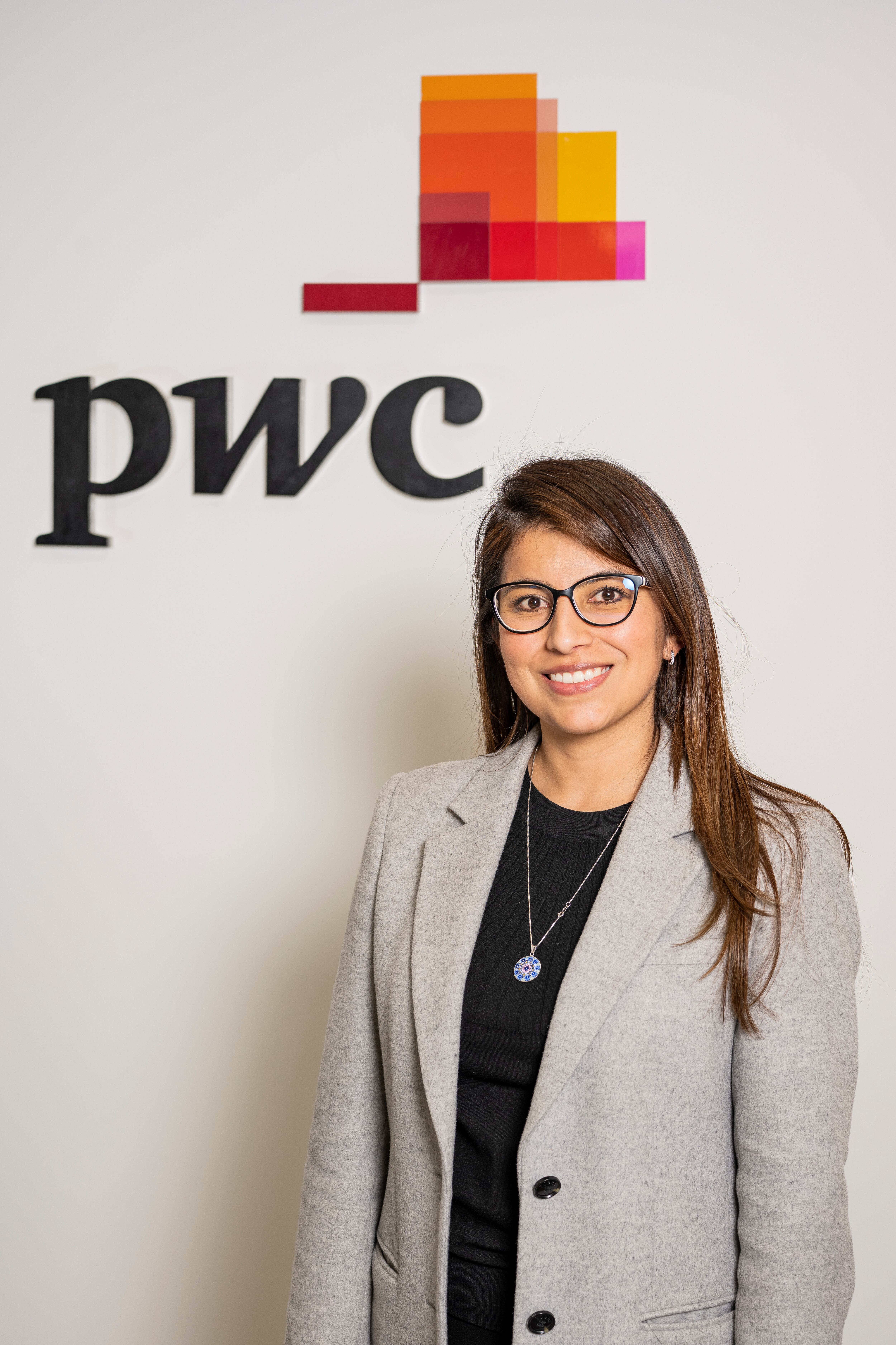 Margarita Casas, socia de Sostenibilidad y Cambio Climático de PwC explica que para que el país avance en este sentido es necesario conectar tres dimensiones: la económica, social y ambiental.