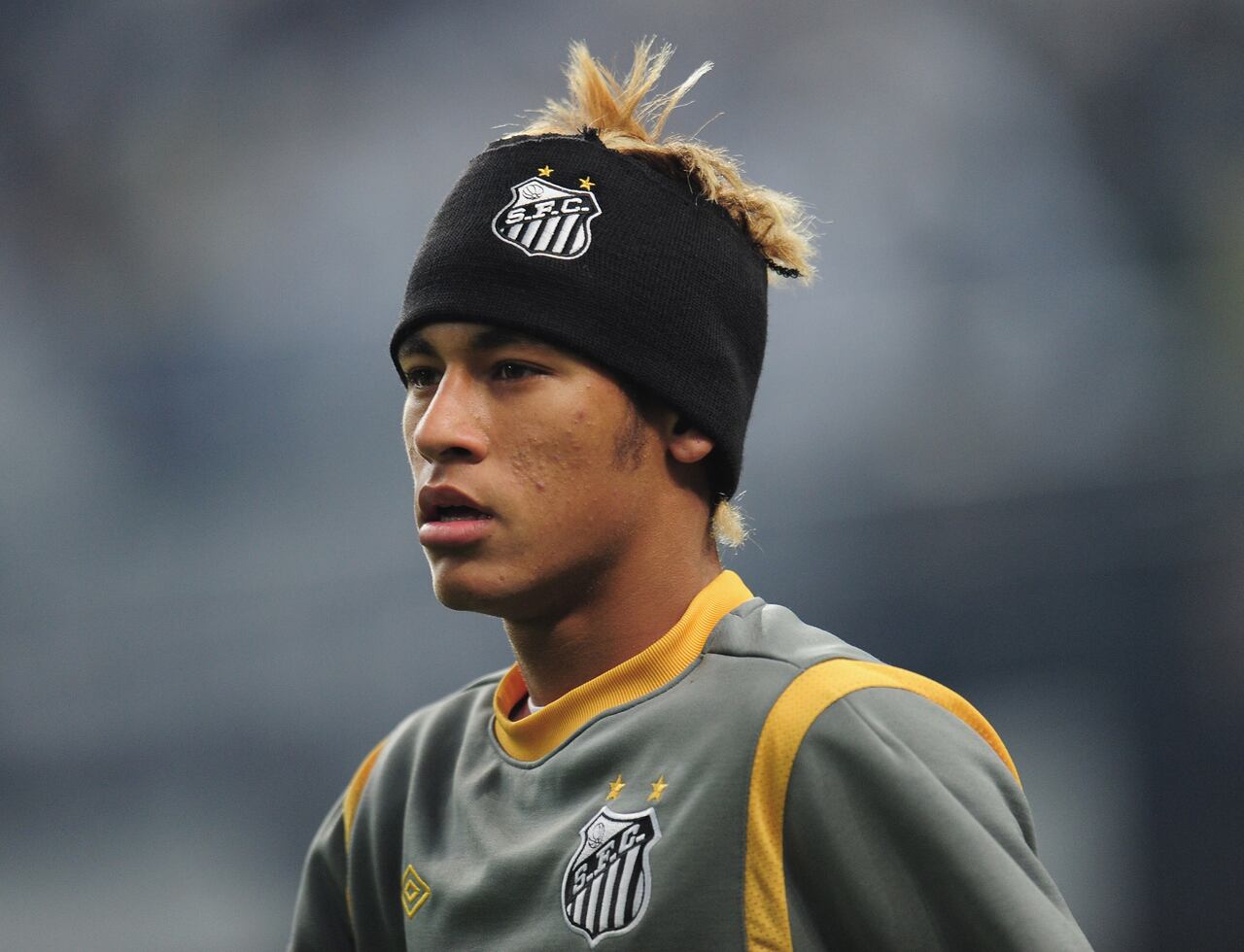TOYOTA, JAPAN - DECEMBER 14:  Neymar of Santos warms up before the FIFA Club World Cup semi final match between Kashiwa Reysol and Santos at Toyota Stadium on December 14, 2011 in Toyota, Japan.  (Photo by Shaun Botterill - FIFA/FIFA via Getty Images)