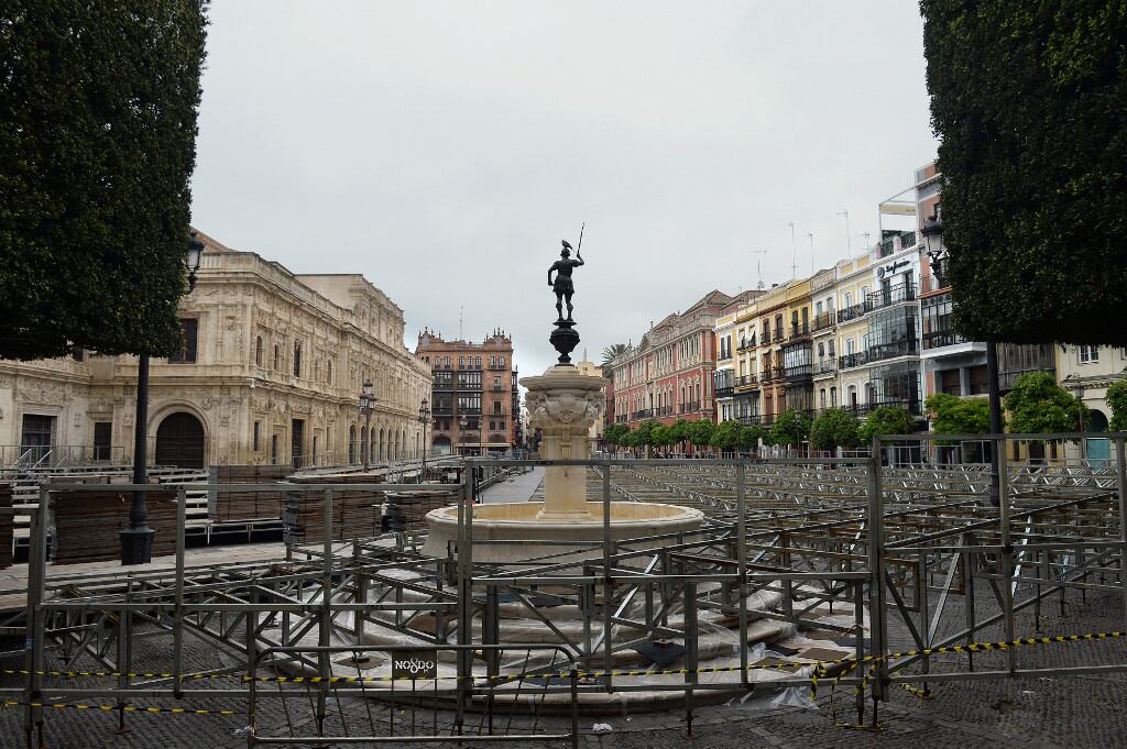 Vista de la Plaza de San Francisco, en Sevilla, España, donde las autoridades locales cancelaron las celebraciones de la Semana Santa desde el 14 de marzo ante la emergencia por el coronavirus.