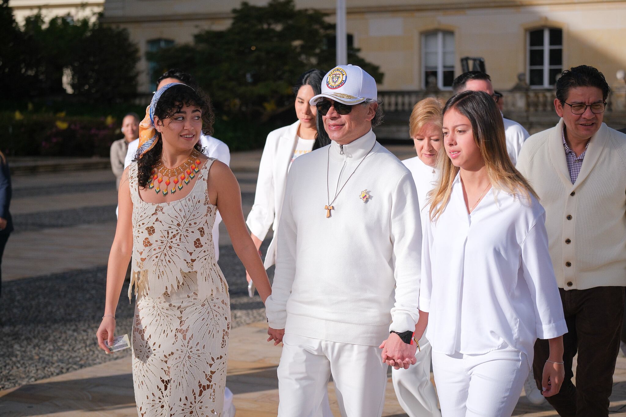 El presidente, Gustavo Petro, en compañía de sus hijas Sofía y Antonella Petro, el 21 de junio de 2026, en Bogotá
