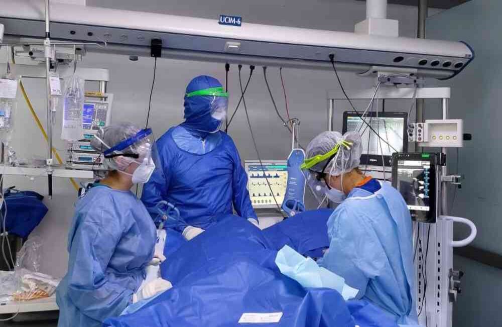 Actualmente, en el país hay 2.640 camas UCI disponibles. Sin embargo, el plan del gobierno y del sector de la salud, además de trabajar por tener una mayor cantidad disponible para enfrentar la pandemia, es implementar medidas de contingencia. Una de ellas es habilitar espacios para atender a los pacientes. En el mundo se ha visto cómo lugares emblemáticos se han convertido en salas de hospital. El Central Park, en Nueva York, es un ejemplo. En el país se ha llevado a cabo la misma estrategia. Al Hotel Tequendama y Corferias, por ejemplo, los están adecuando para atender a las personas que contraigan el covid-19.  Foto: cortesía Fundación Cardioinfantil.