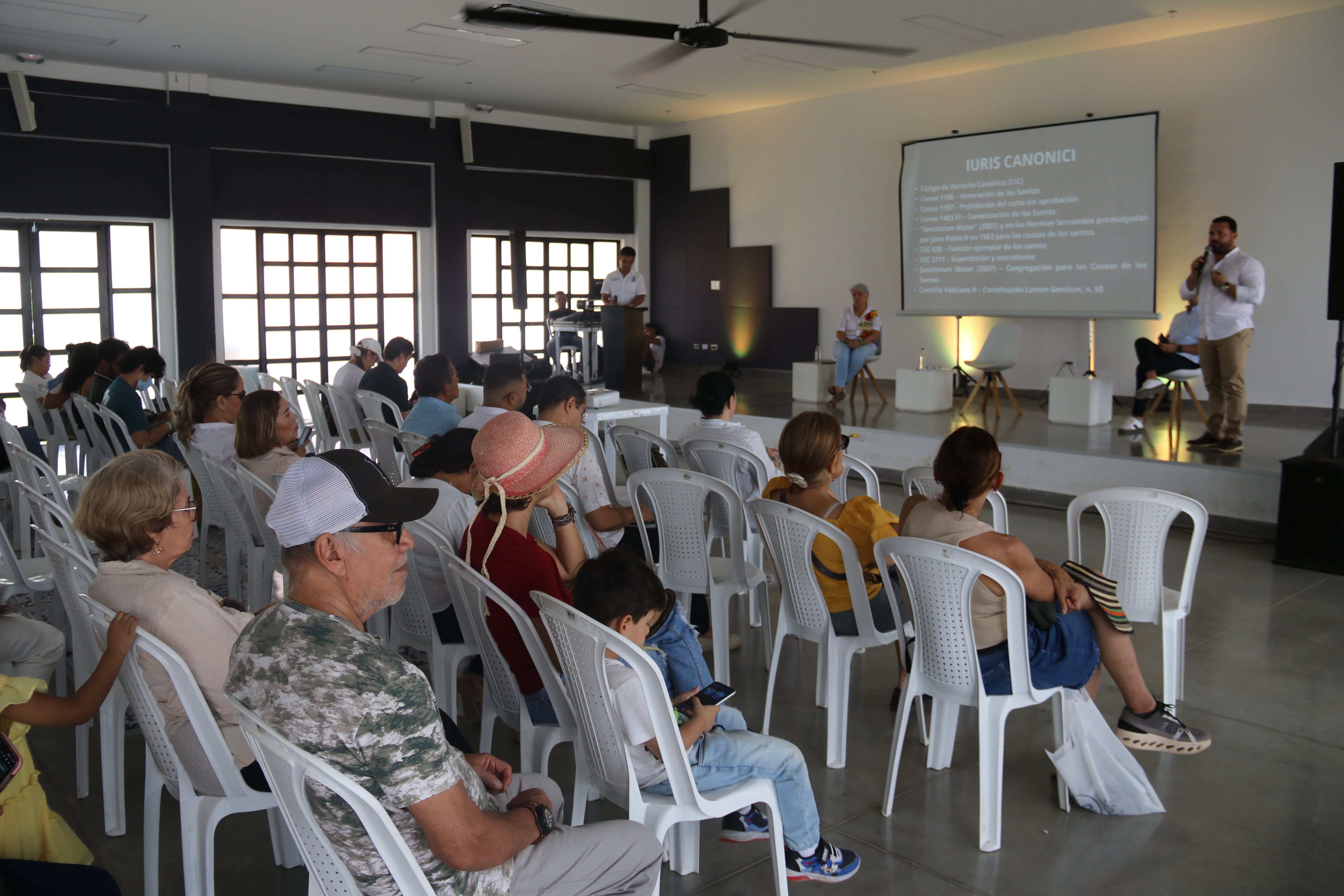 La feria ha sido escenario para diversos talleres, charlas y encuentros académicos no solo sobre temas agroindustriales sino históricos y culturales.