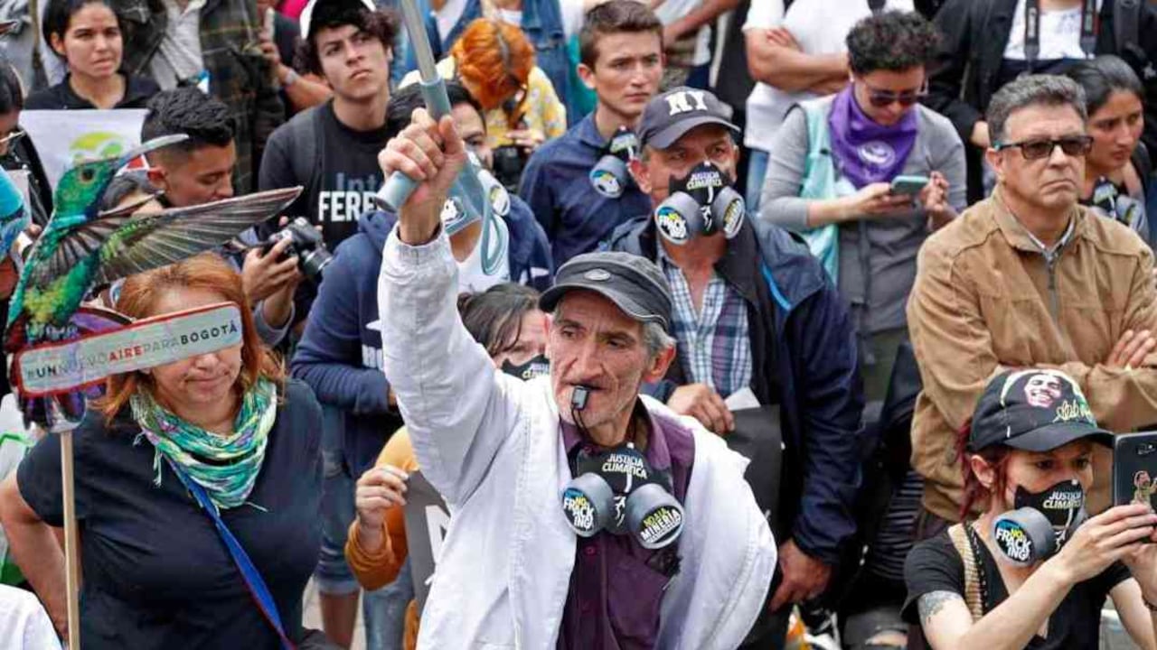 Activistas celebran la eliminación del artículo sobre fracking en la ley de regalías. Foto: archivo/Semana.