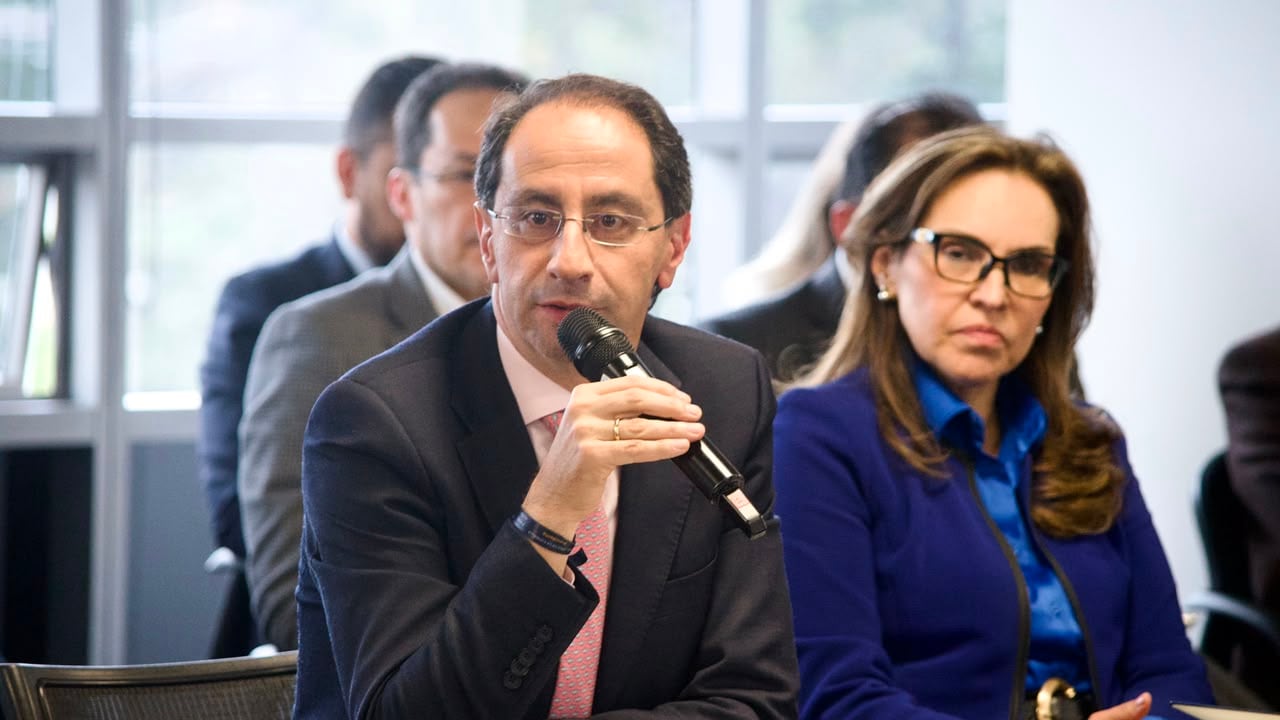 El vicepresidente electo José Manuel Restrepo participó en la mesa técnica en la Contraloría General.