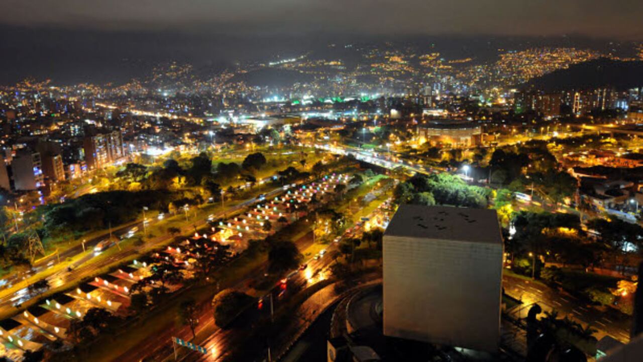 Panorámica de Medellín. Avenida del Río. Sector centro cccidental.